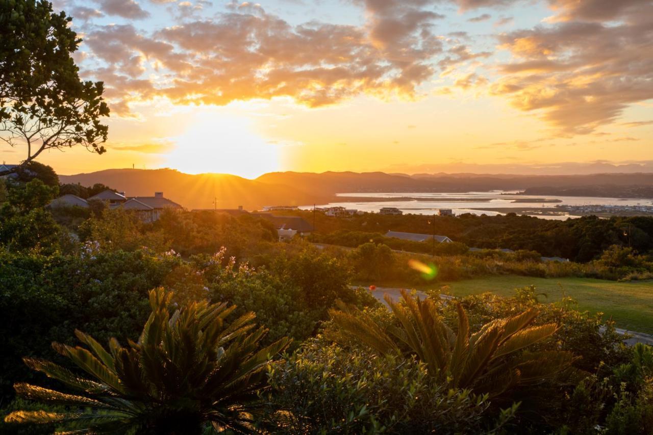 Pezula Nature Retreat Knysna Luaran gambar Sunset over Lake Waikare