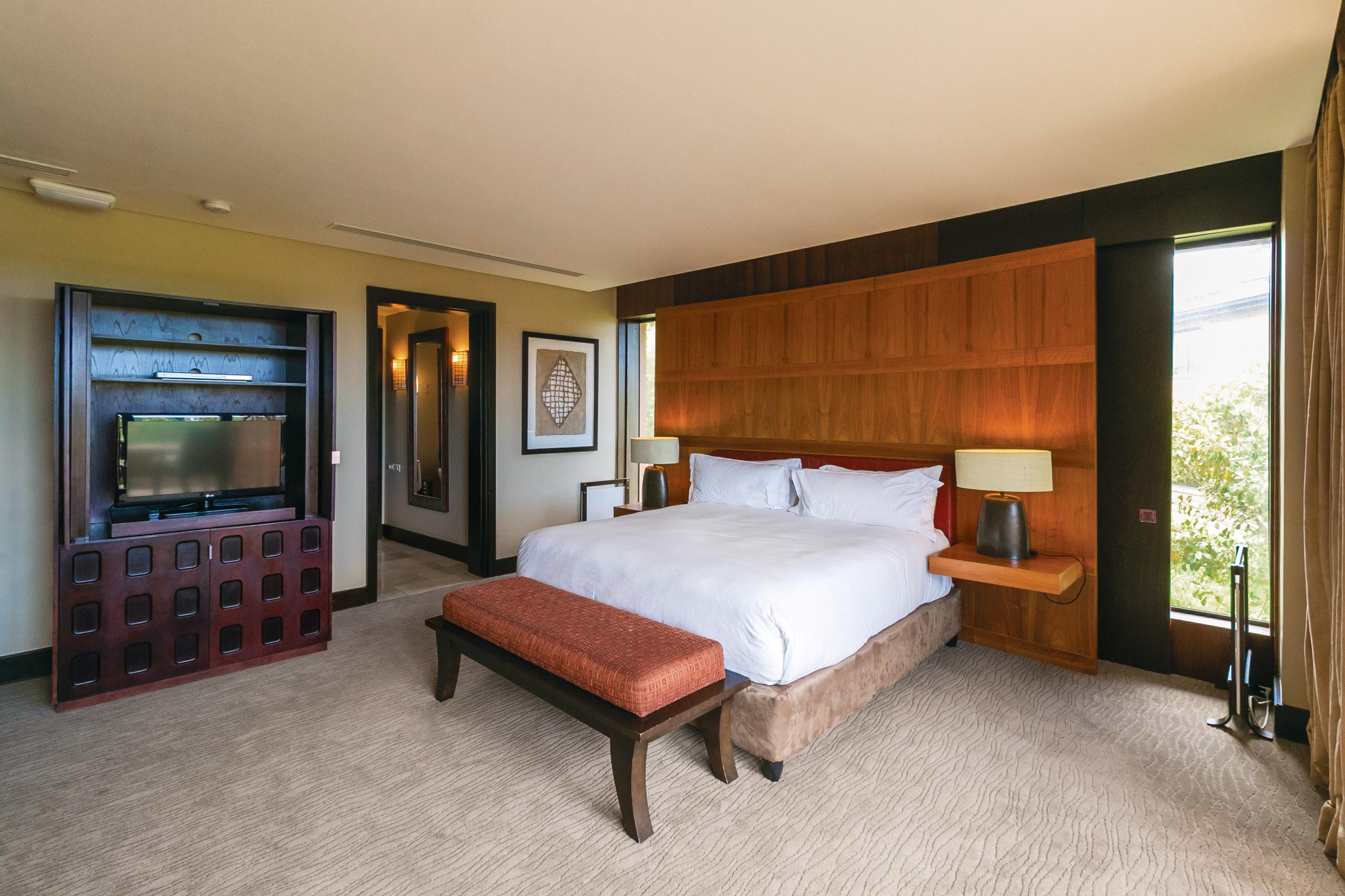 Pezula Nature Retreat Knysna Luaran gambar A bedroom at the Four Seasons Hotel
