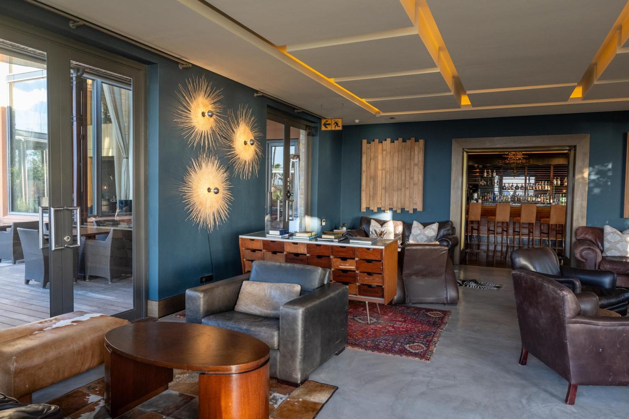 Pezula Nature Retreat Knysna Luaran gambar The lounge at the airport