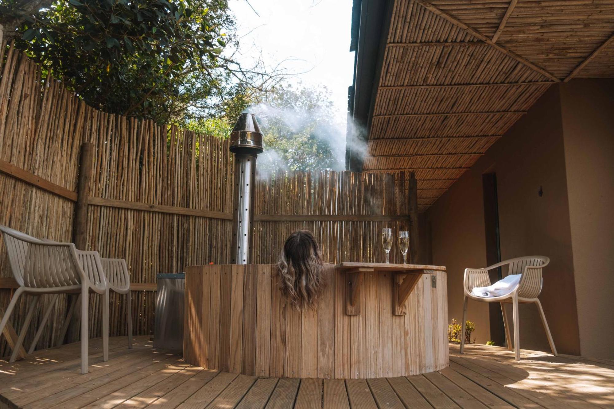Pezula Nature Retreat Knysna Luaran gambar A wood-fired hot tub