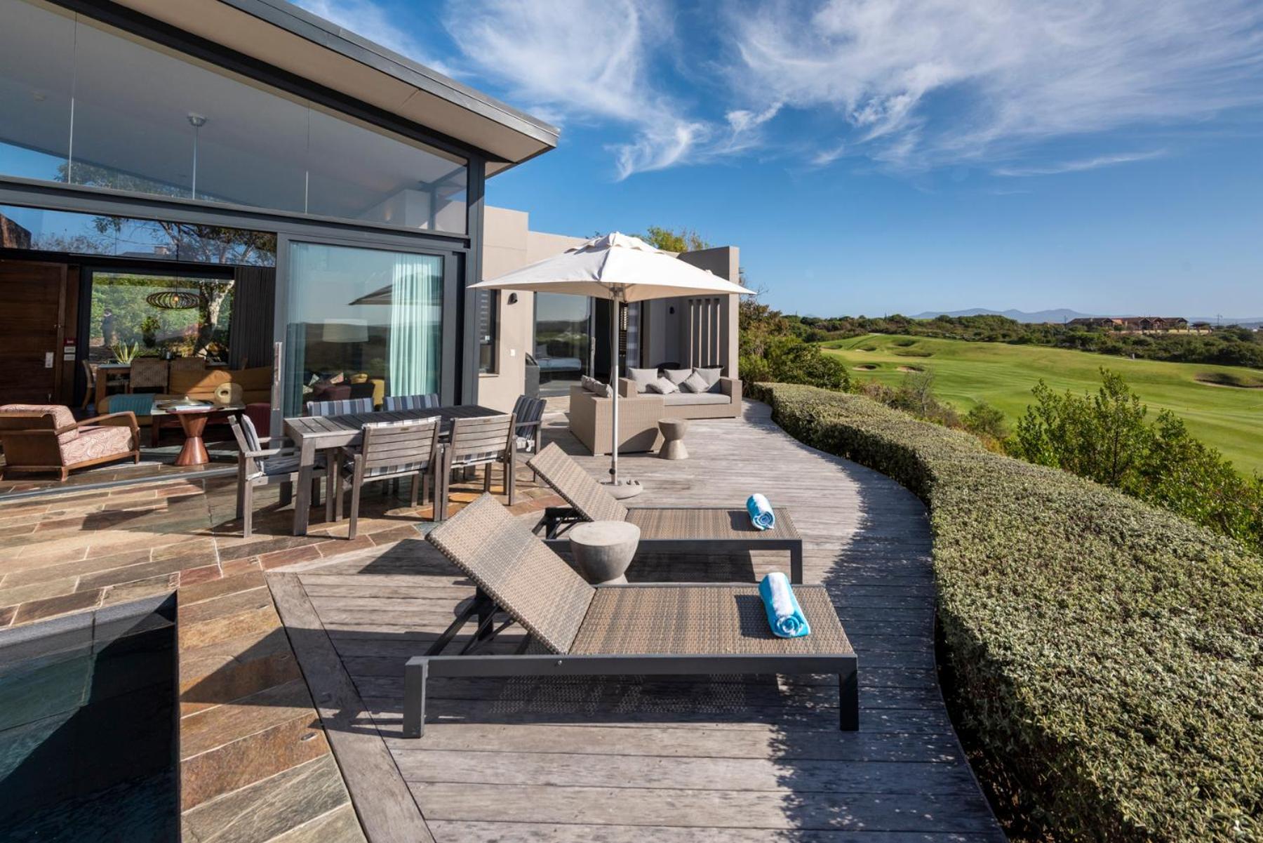 Pezula Nature Retreat Knysna Luaran gambar The deck at the Cape Town edition