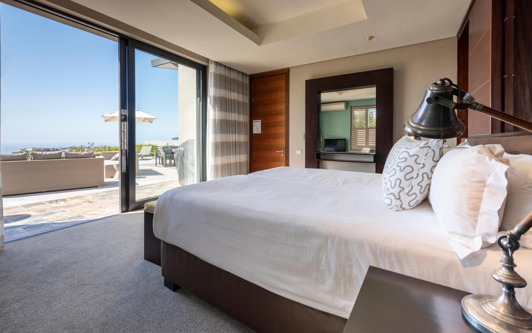 Pezula Nature Retreat Knysna Luaran gambar A bedroom at the Cape Town edition