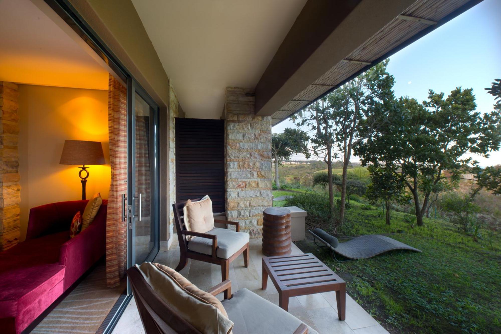 Pezula Nature Retreat Knysna Bilik gambar A balcony at the hotel