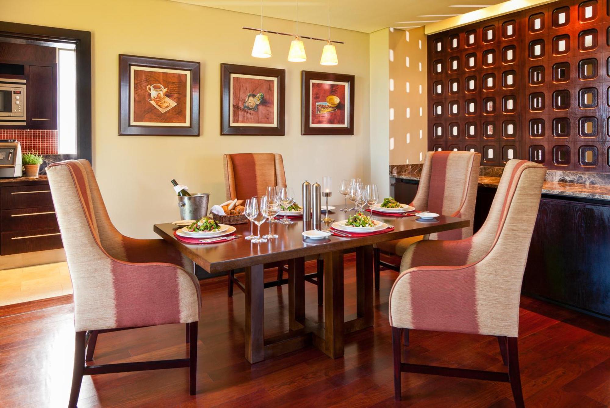 Pezula Nature Retreat Knysna Bilik gambar A dining room